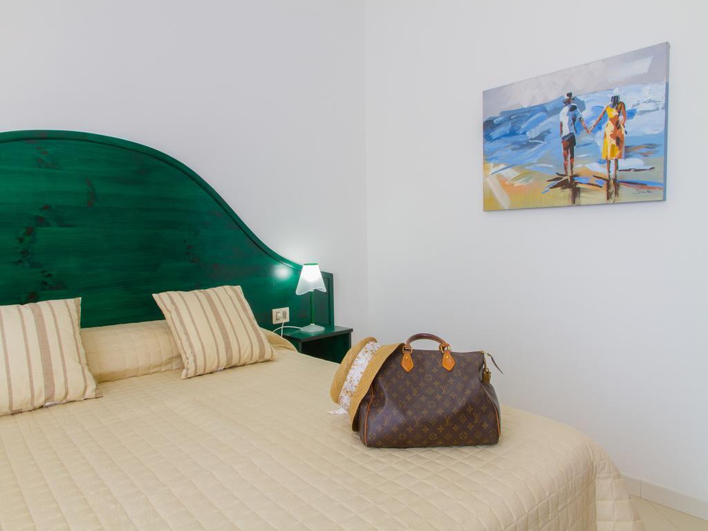 Gelso Bianco Apartments 캄포펠리체 디 로첼라 외부 사진