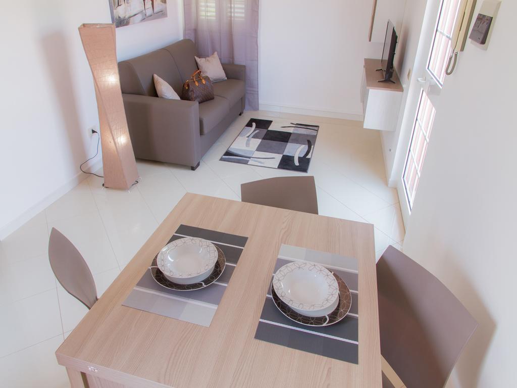 Gelso Bianco Apartments 캄포펠리체 디 로첼라 외부 사진