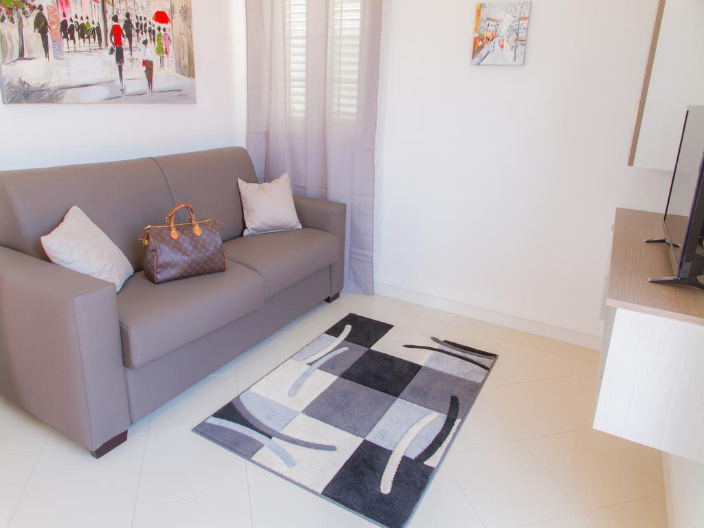 Gelso Bianco Apartments 캄포펠리체 디 로첼라 외부 사진